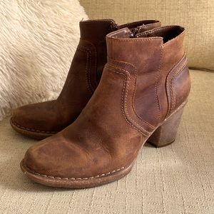 CLARKS | Artisan Booties | Ankle Zip Brown